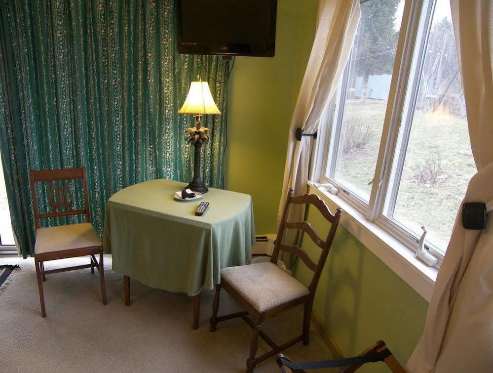 Inn At Charlotte B&B 벌링턴 외부 사진