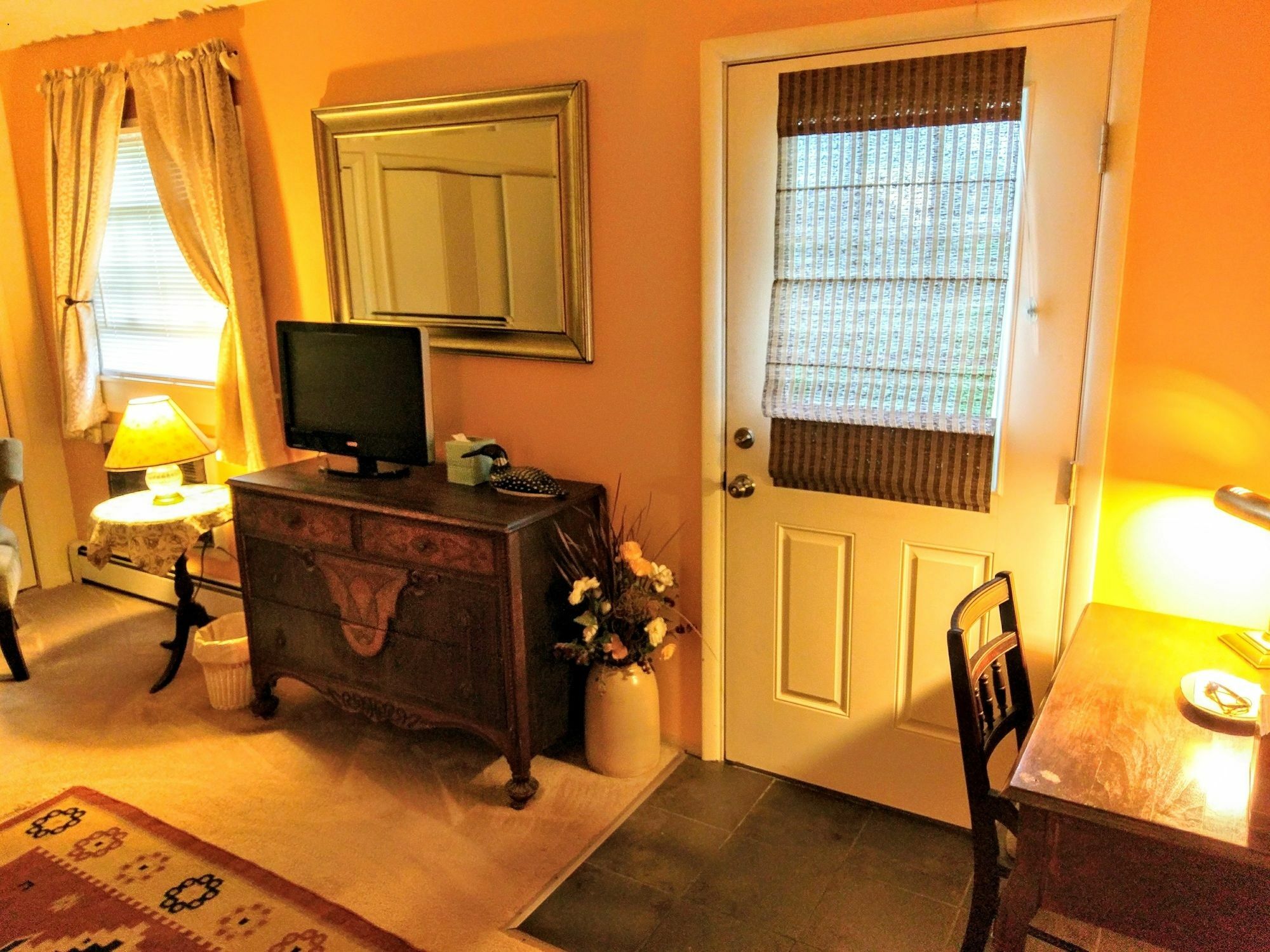 Inn At Charlotte B&B 벌링턴 외부 사진