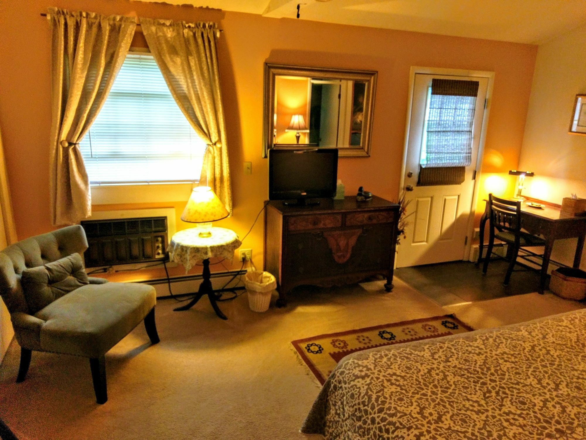 Inn At Charlotte B&B 벌링턴 외부 사진